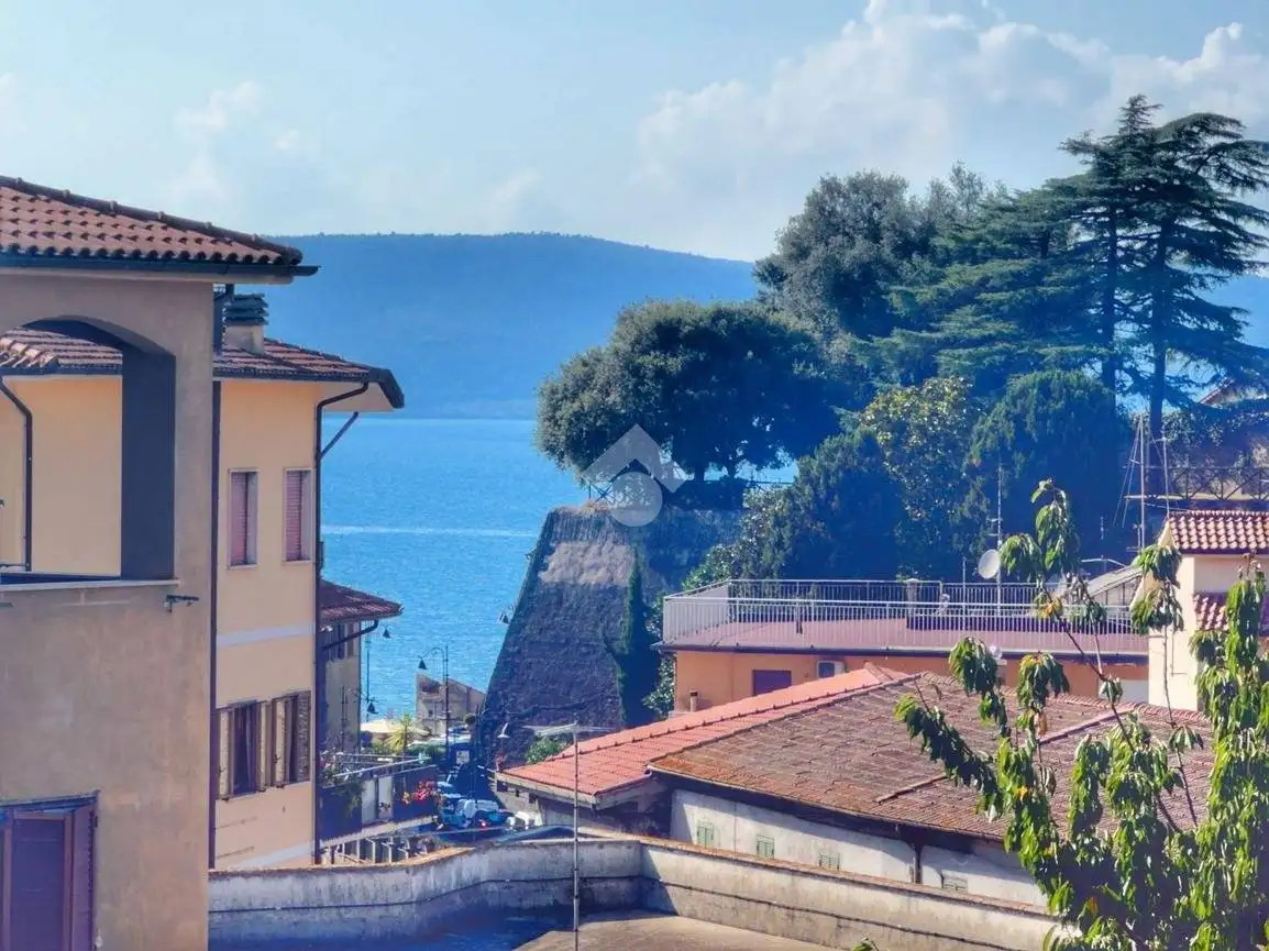 Appartamento in vendita a Anguillara Sabazia