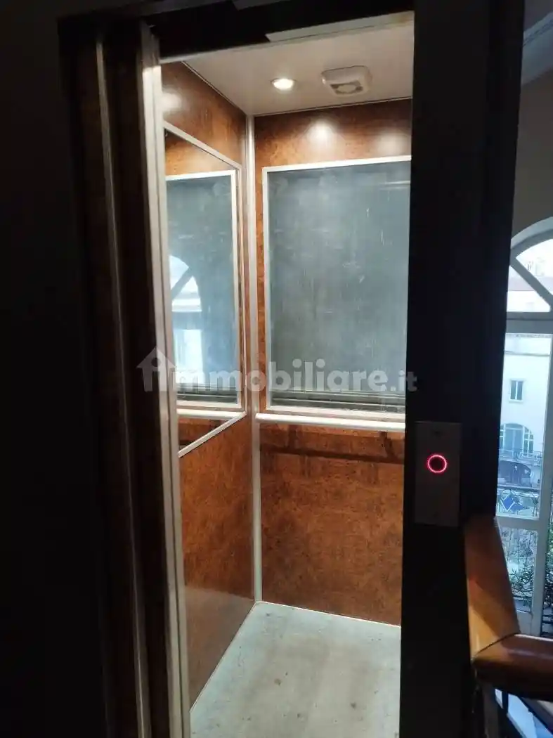 Bilocale largo Plebiscito 6, Centro Storico - Teatro Verdi, Salerno - foto 2