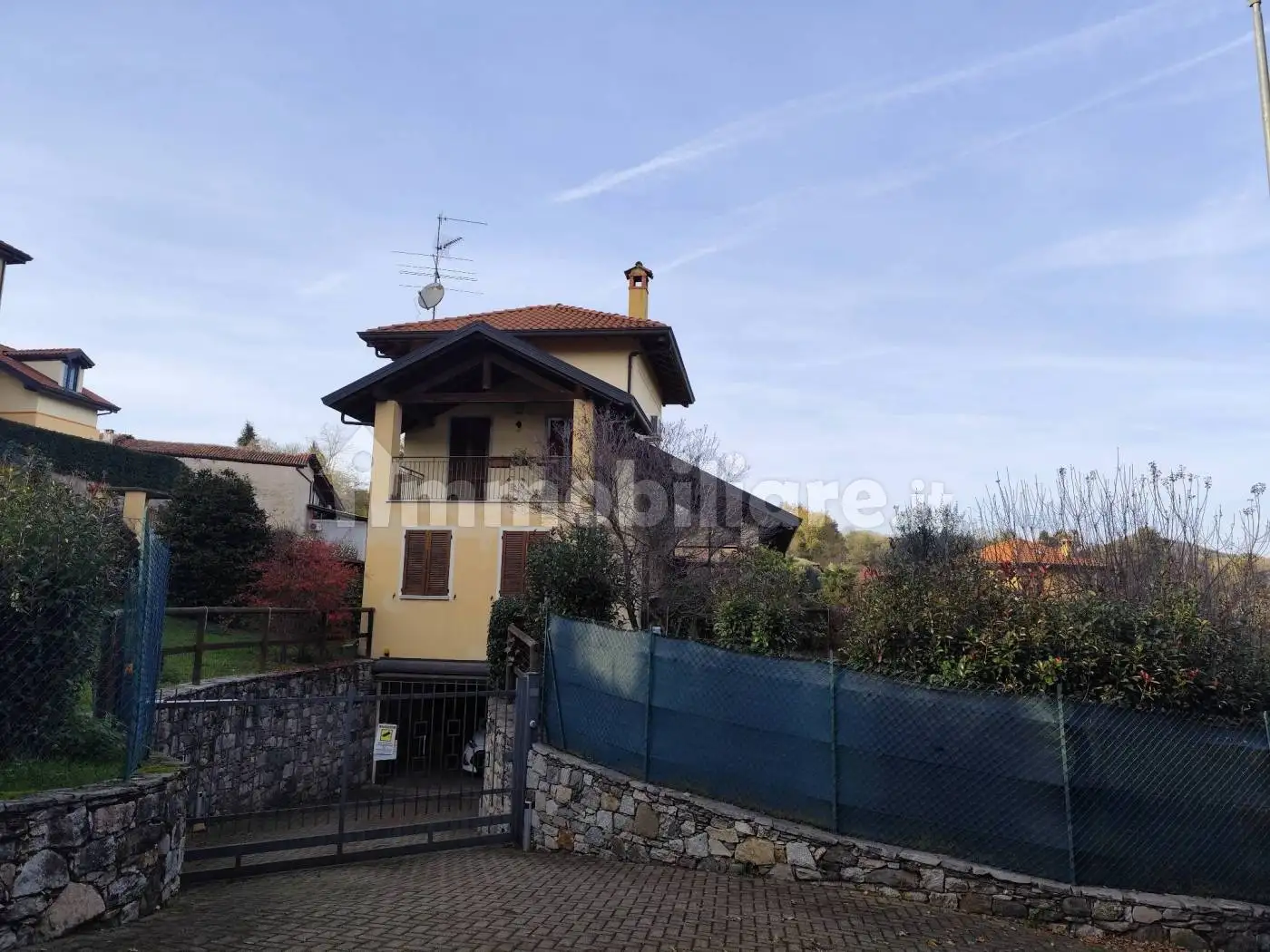 Villa in vendita a Oleggio Castello