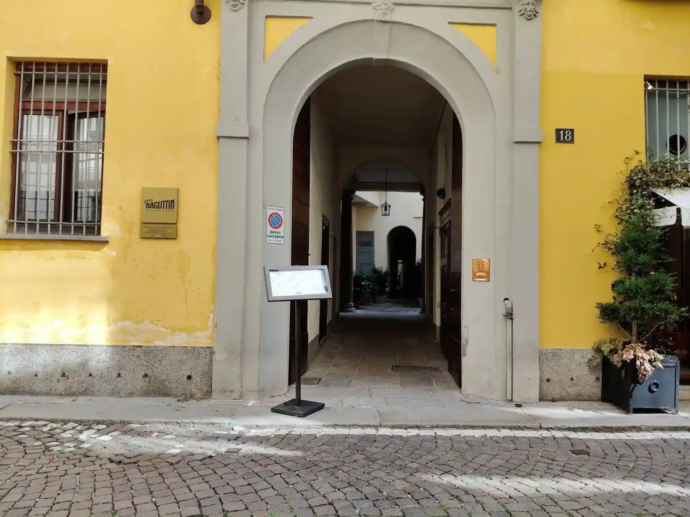 Monolocale via Bagutta 18, San Babila, Milano - foto 2