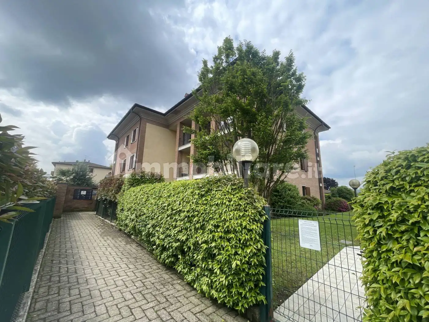 Appartamento in vendita a Angera