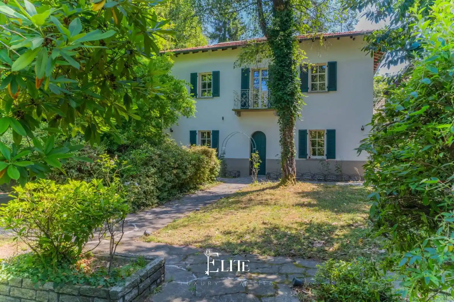 Villa in vendita a Sesto Calende