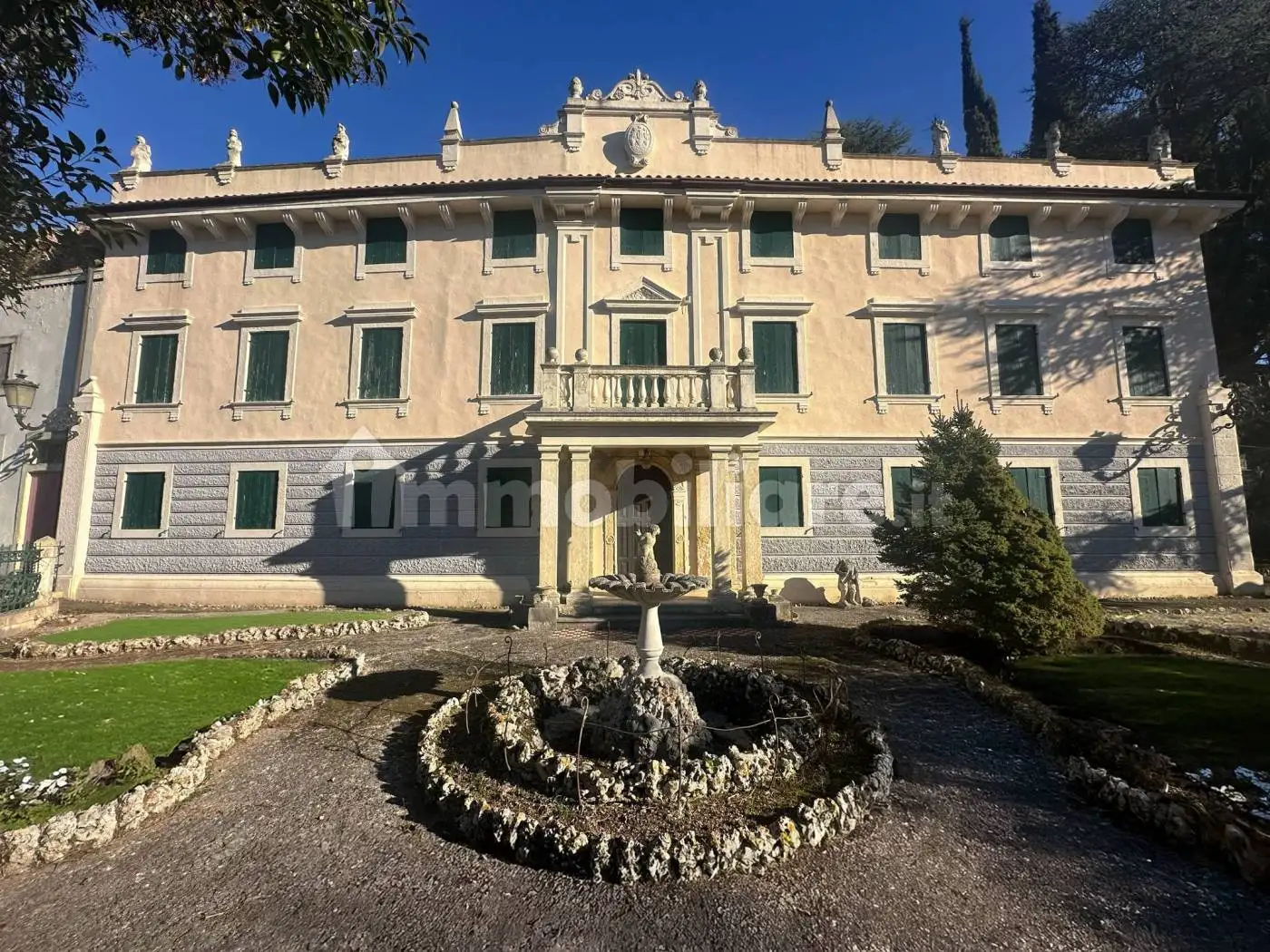 Villa in vendita a Verona