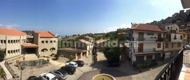 Quadrilocale piazza Municipio, Sn, Basicò - foto 4