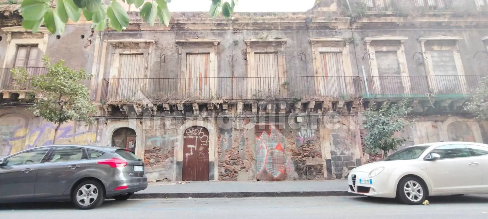Palazzo - Edificio in vendita a Catania