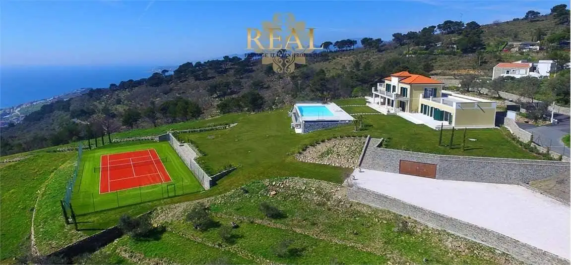 Villa in vendita a Cipressa