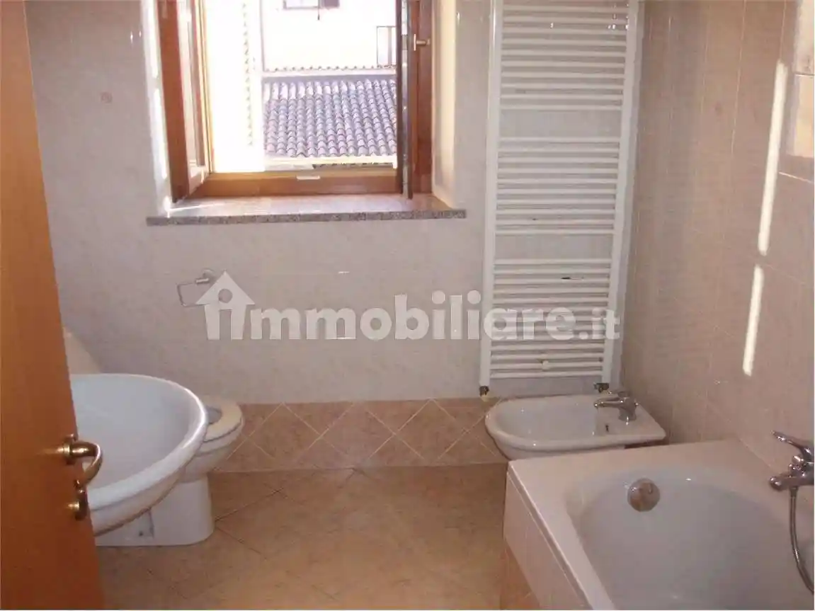 Terratetto unifamiliare 90 m², ottimo stato, Cameri - foto 4