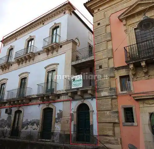Palazzo - Edificio in vendita a Scordia