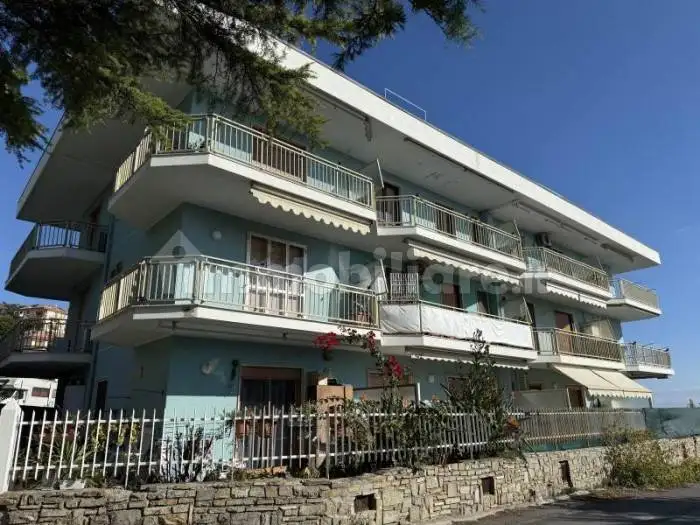 Appartamento in vendita a Costarainera