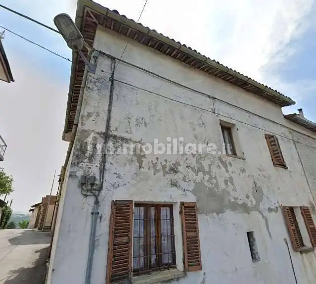 Casa indipendente in asta a Isola d'Asti