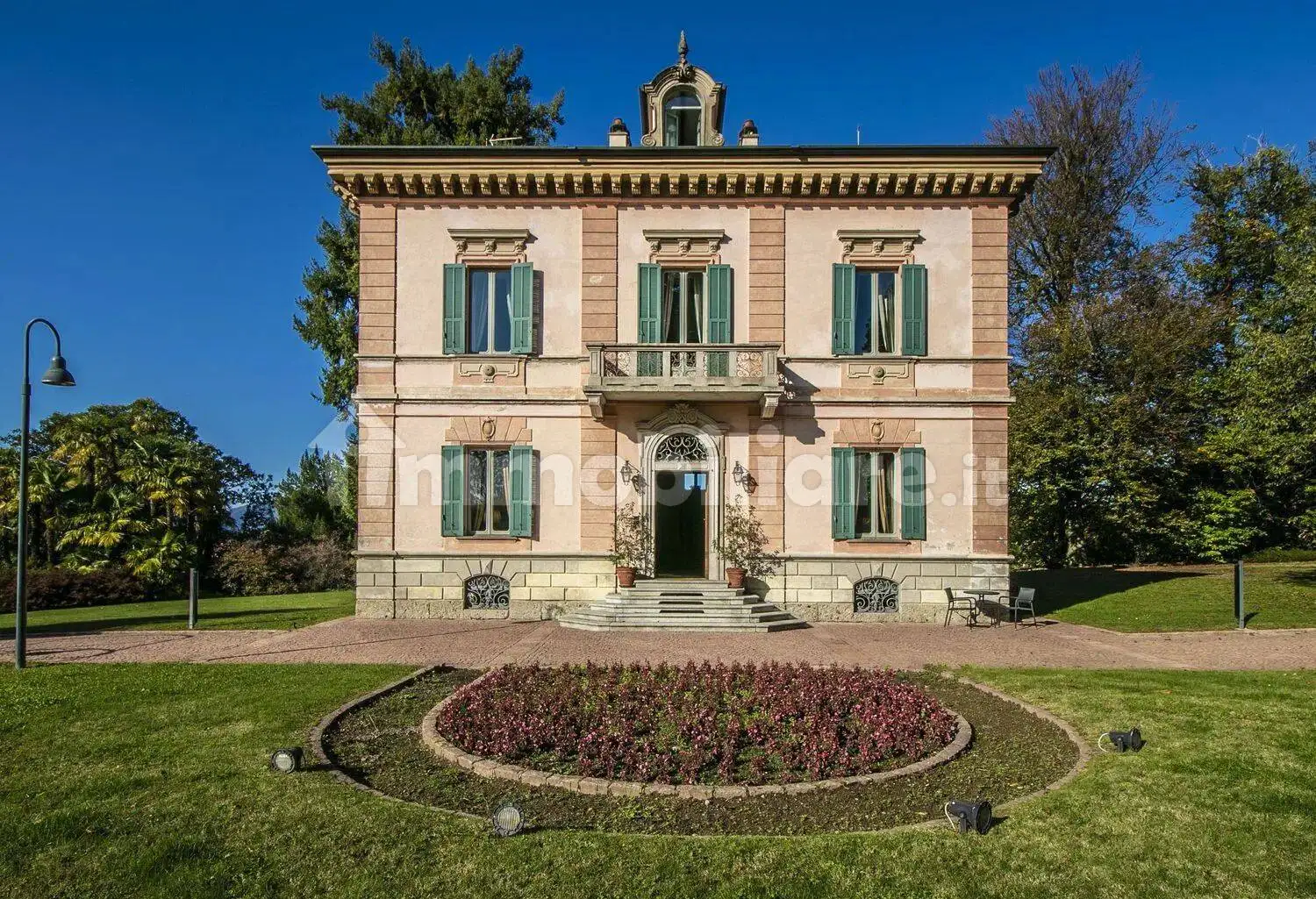 Villa in vendita a Albiolo