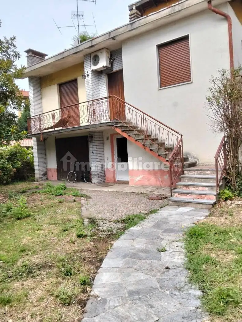 Villa in vendita a Cocquio-Trevisago