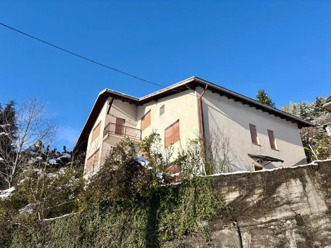 Casa indipendente in vendita a Gandino