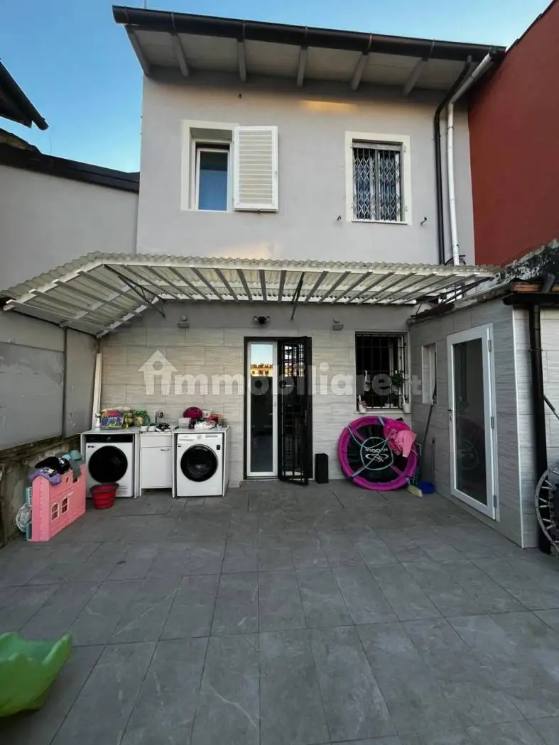 Casa indipendente in vendita a Campi Bisenzio