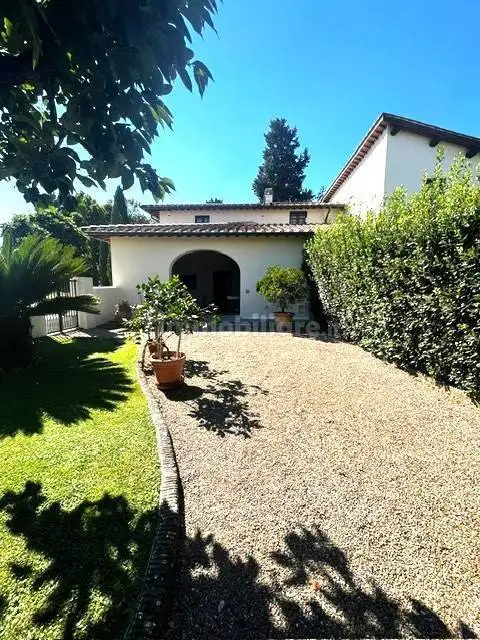 Villa in vendita a Campi Bisenzio
