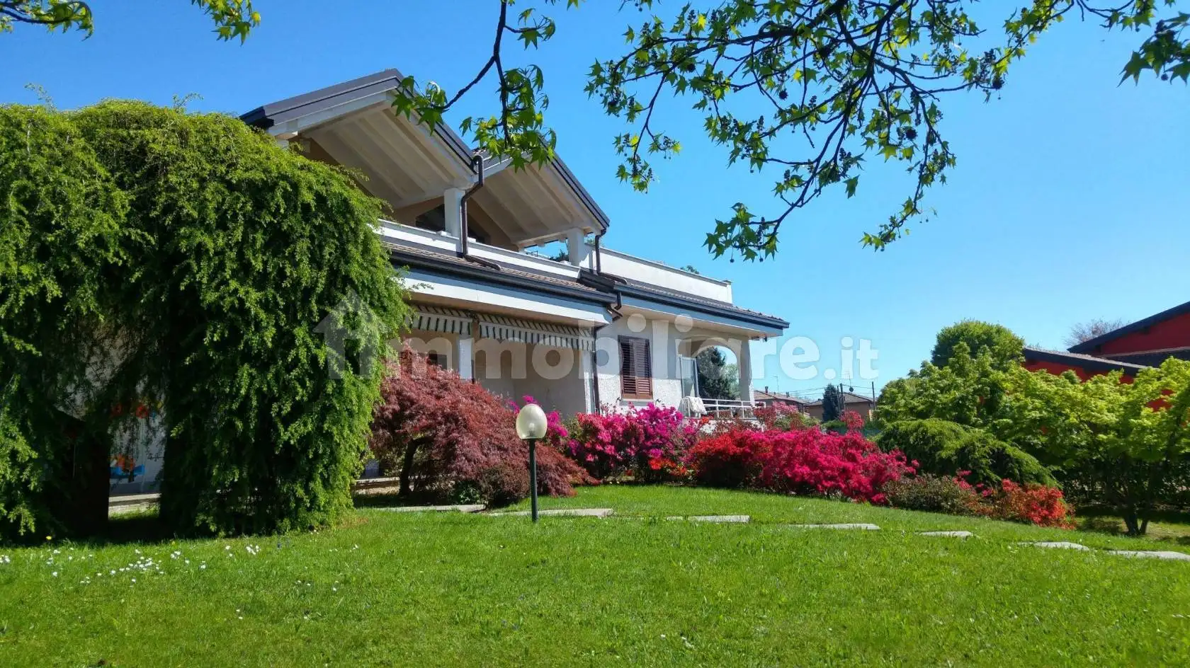 Villa plurifamiliare via Gioacchino Rossini 4, Centro, Castronno - foto 2