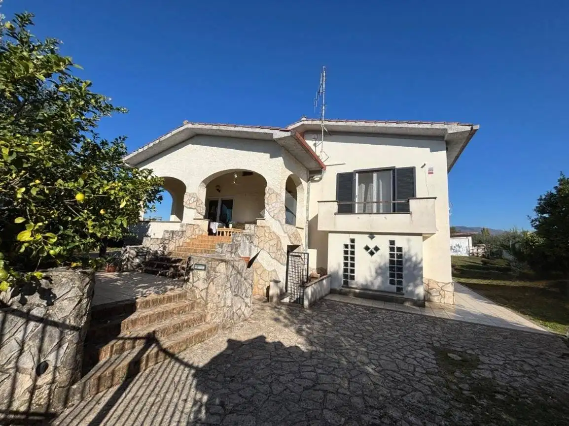Villa in vendita a Genzano di Roma