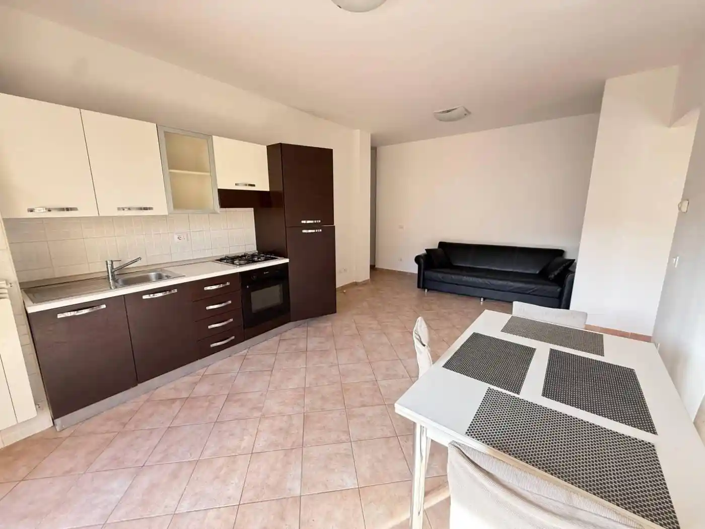 Bilocale via Giuliano Montelucci 9, Centro, Guidonia Montecelio - foto 2