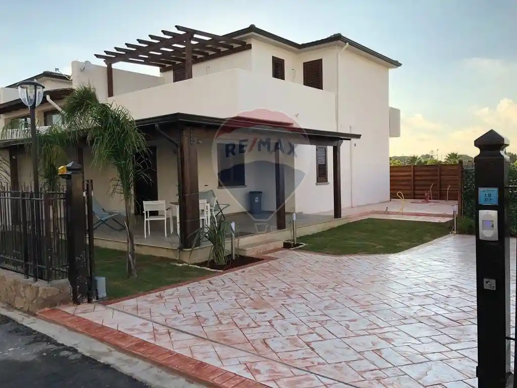 Villa in vendita a Campofelice di Roccella