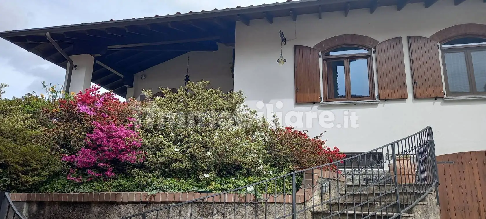 Villa in vendita a Pombia