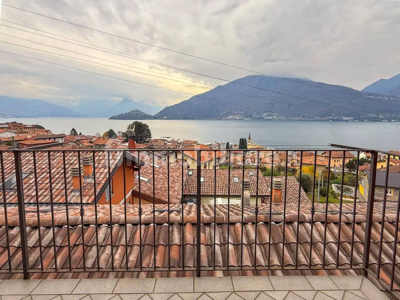 Villa in vendita a Pianello del Lario