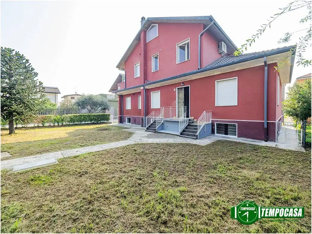 Villa in vendita a Carugate