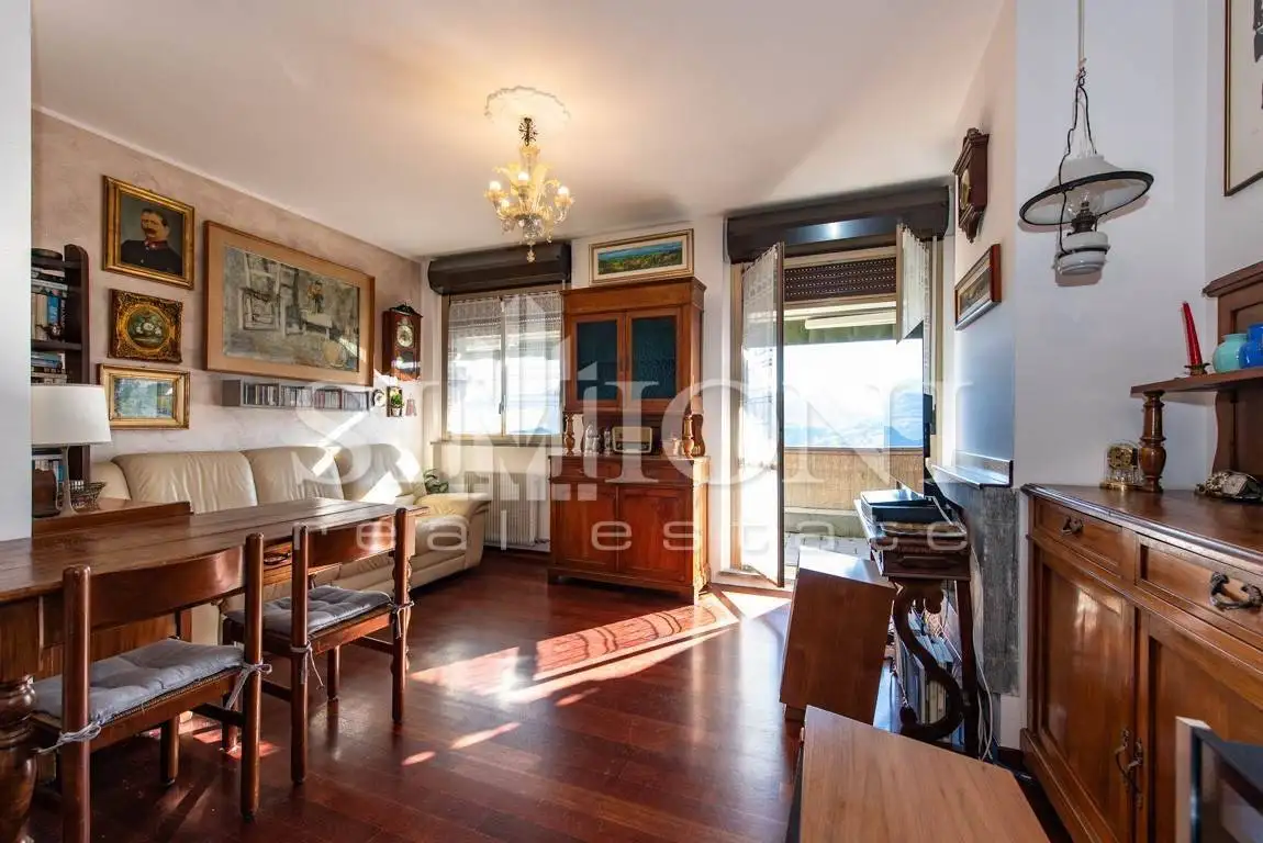 Bilocale buono stato, terzo piano, Centro, Cadegliano-Viconago - foto 3