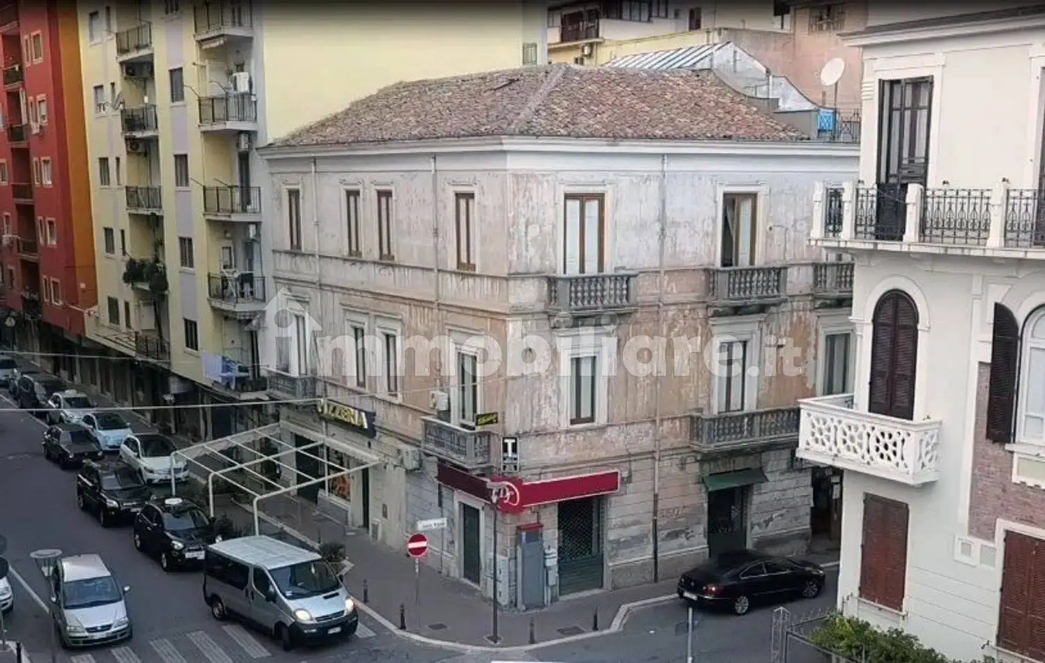 Palazzo - Edificio in vendita a Crotone