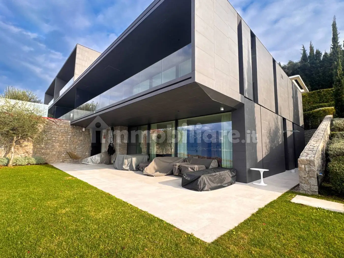 Appartamento in vendita a Torri del Benaco