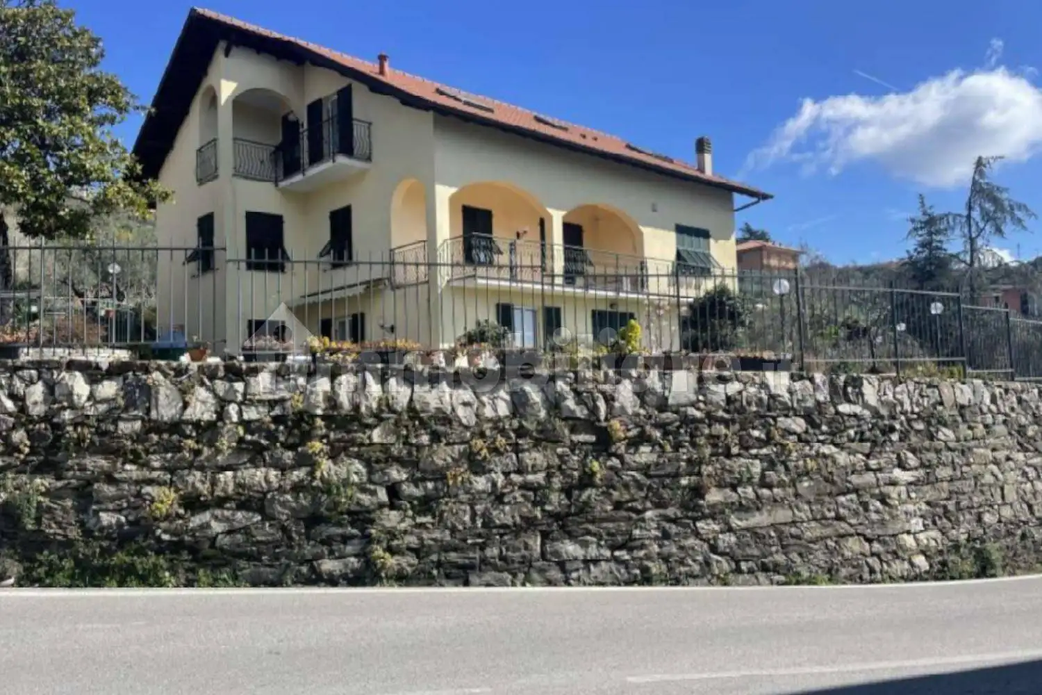 Villa in asta a Leivi