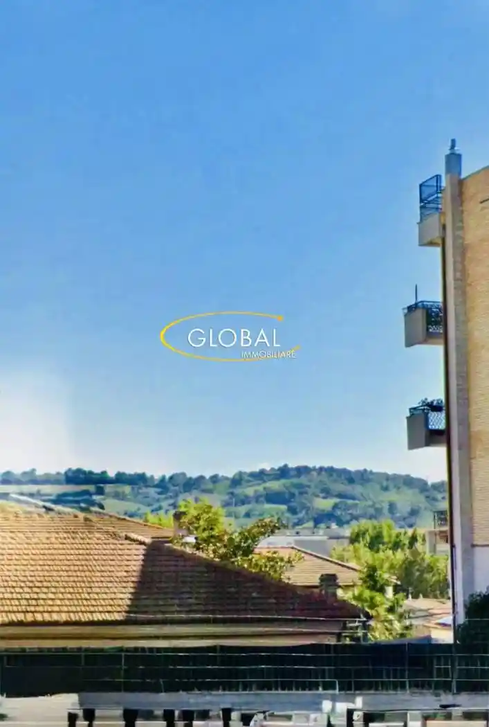 Trilocale via Raffaello Sanzio, Regione, Ancona - foto 2