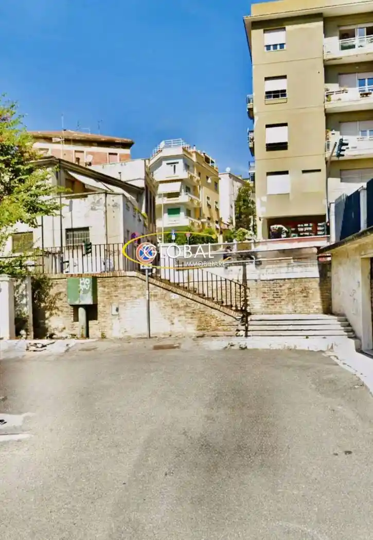 Trilocale via Raffaello Sanzio, Regione, Ancona - foto 3