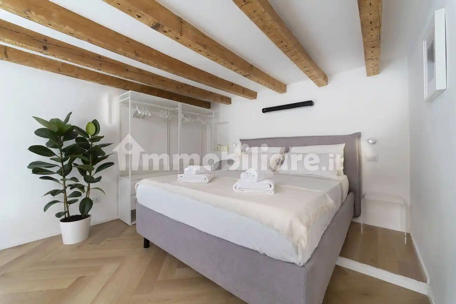 Bilocale via Gaudenzio Ferrari 9A, Corso Genova, Milano - foto 2