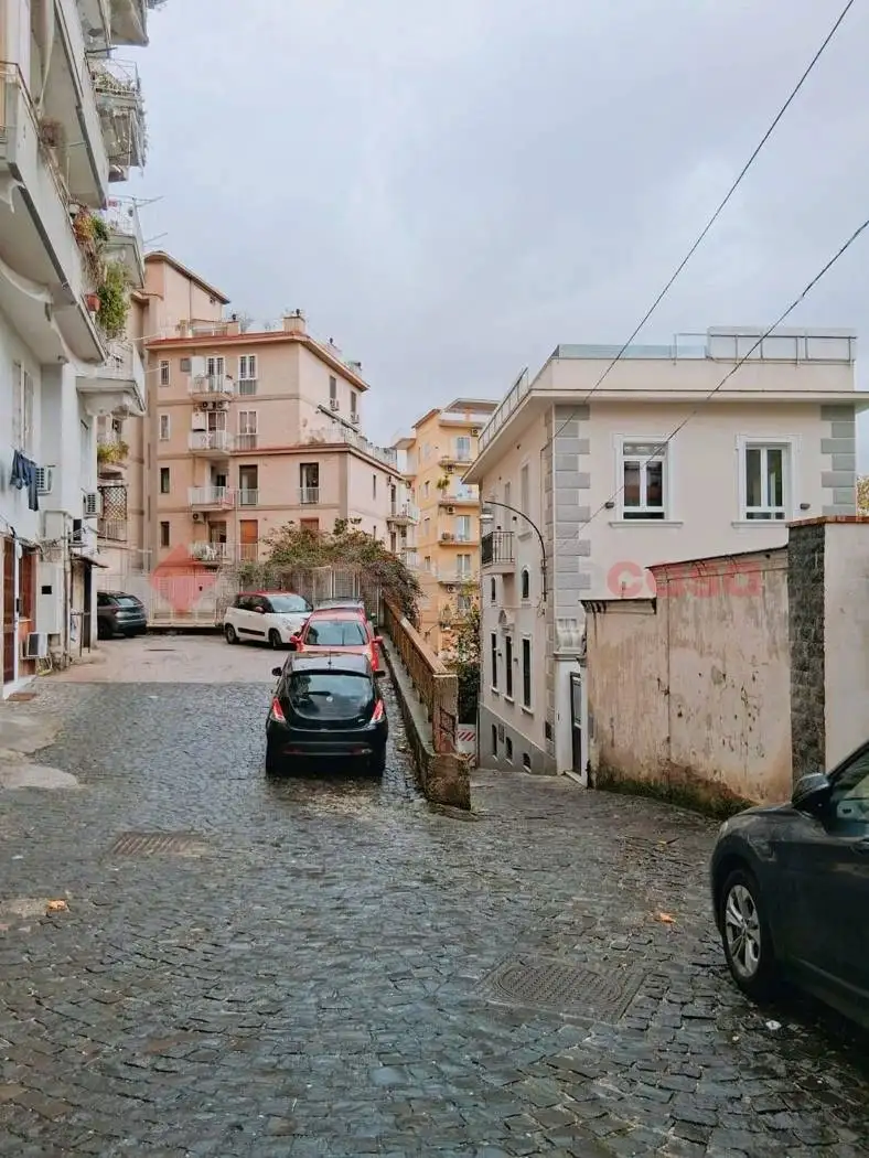 Appartamento in vendita a Napoli