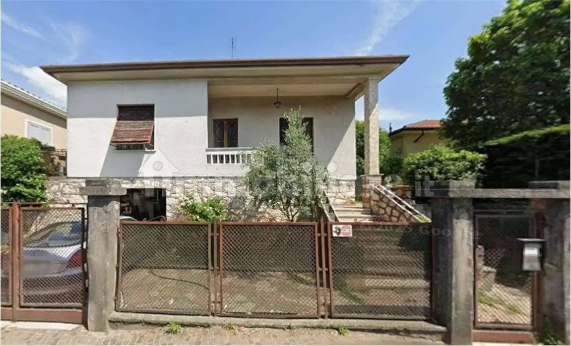 Casa indipendente in asta a Cavaion Veronese