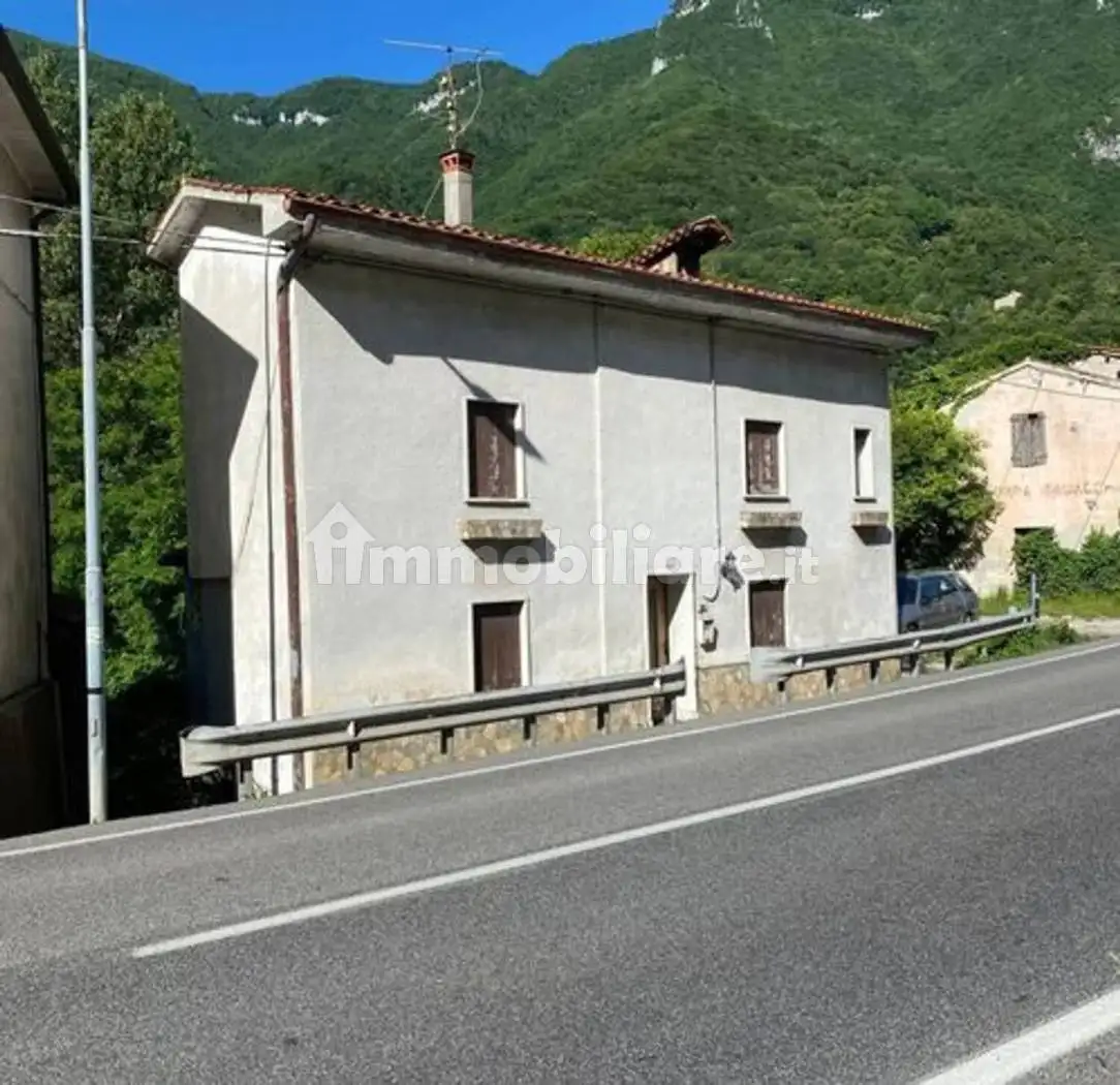 Villa in vendita a Valbrenta