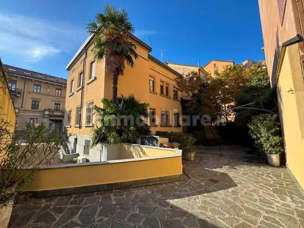 Palazzo - Edificio in affitto a Milano