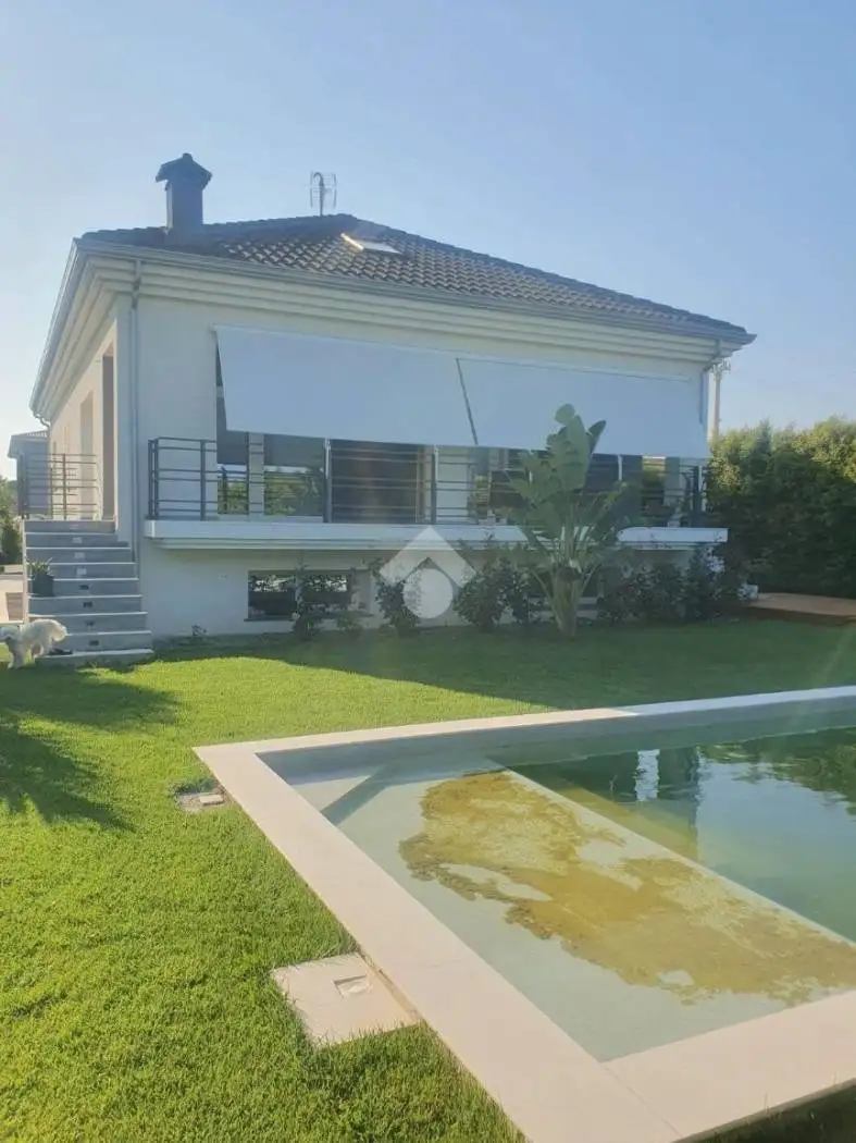 Villa in vendita a Borgia