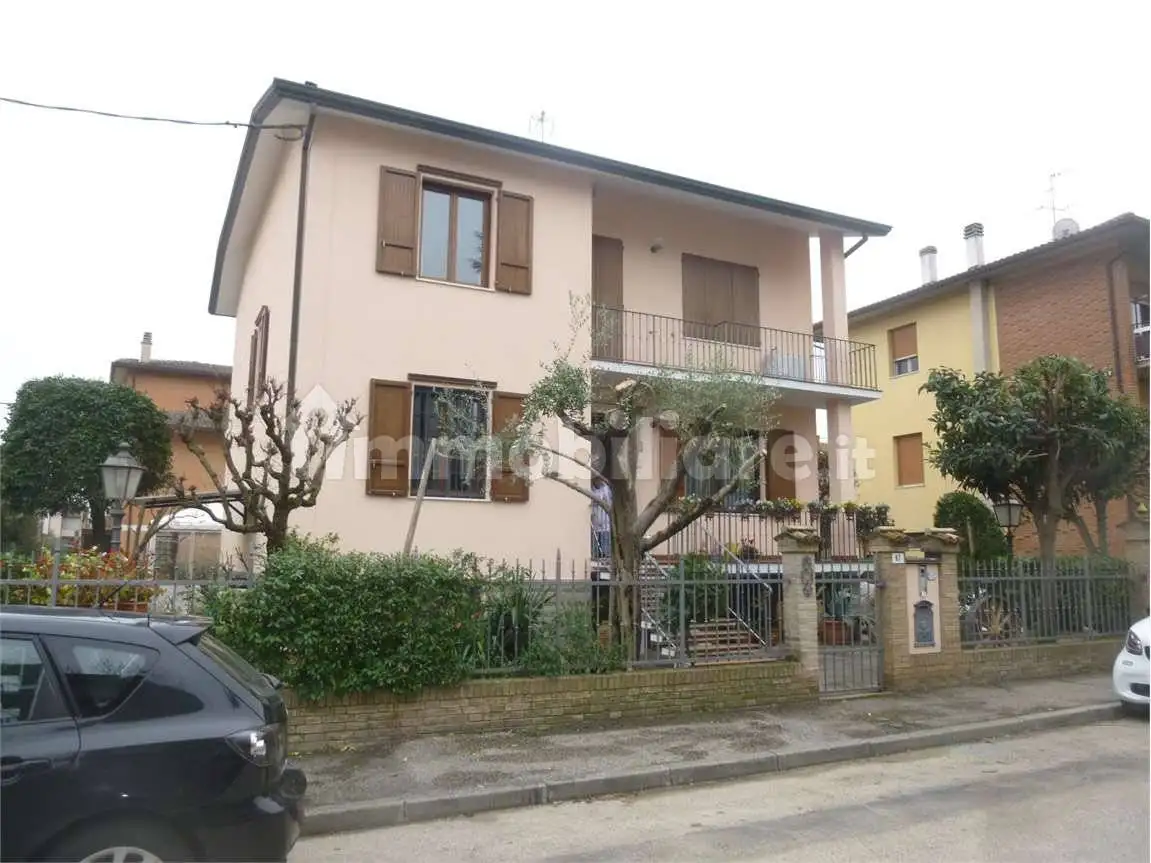 Casa indipendente in vendita a Forlì