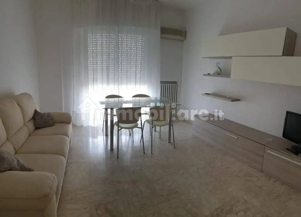 Appartamento in affitto a Taranto