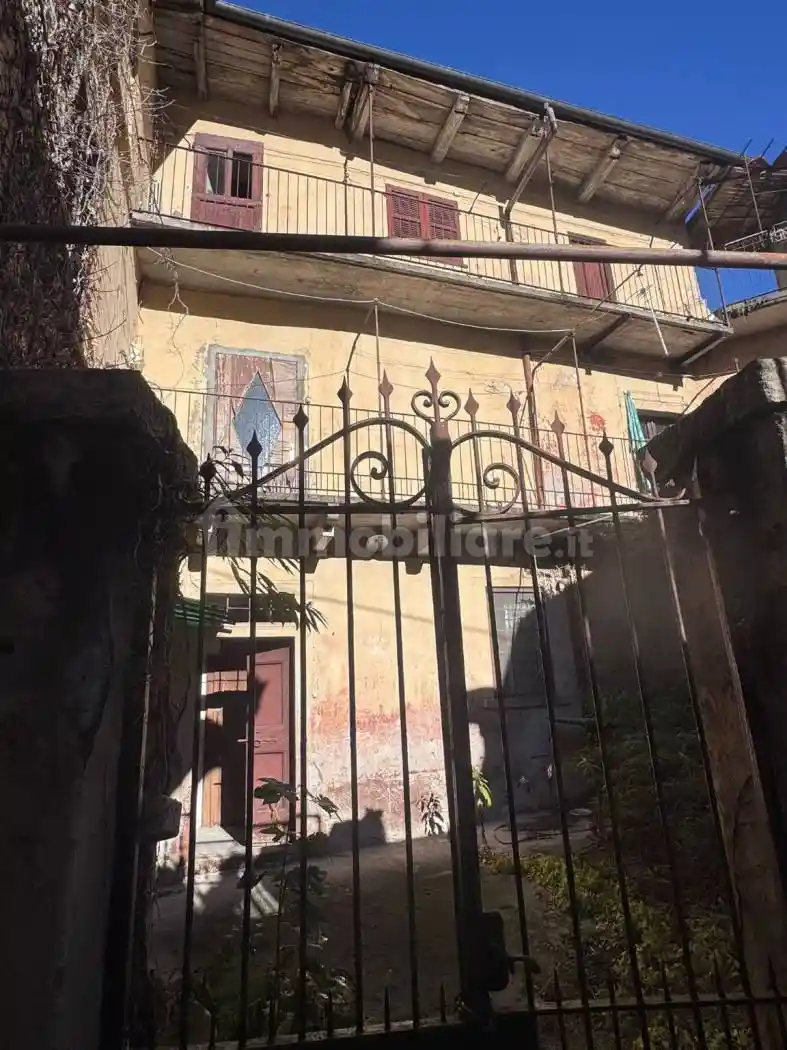 Palazzo - Edificio in vendita a Gravellona Toce