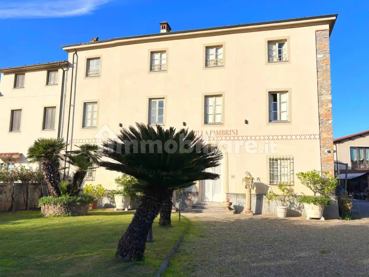 Rustico - Casale in vendita a Lucca