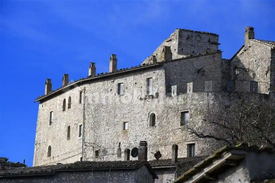 Palazzo - Edificio in vendita a Spoleto