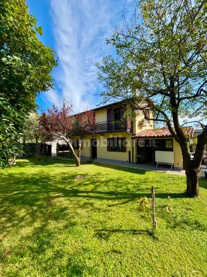 Villa in vendita a Sumirago