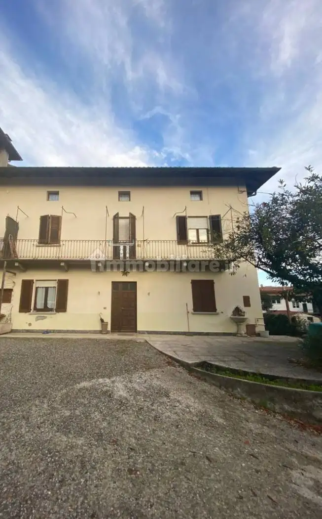 Casa indipendente in vendita a Leggiuno