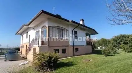 Villa in asta a Santa Maria la Longa