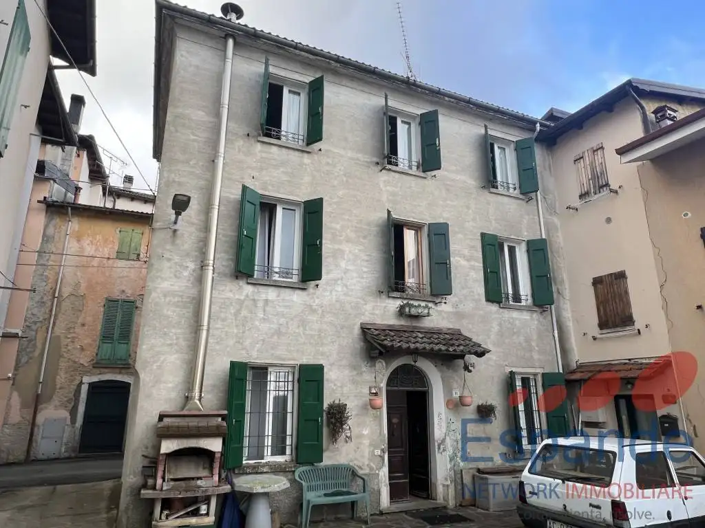 Casa indipendente in vendita a Lizzano in Belvedere