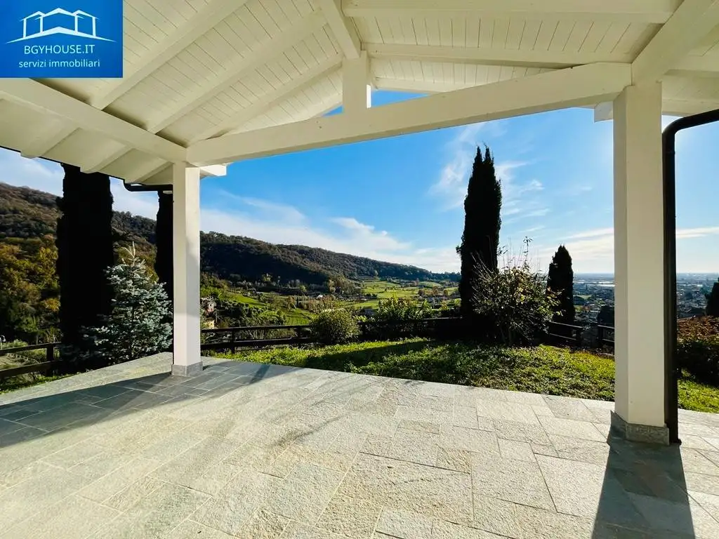 Villa in vendita a Carobbio degli Angeli