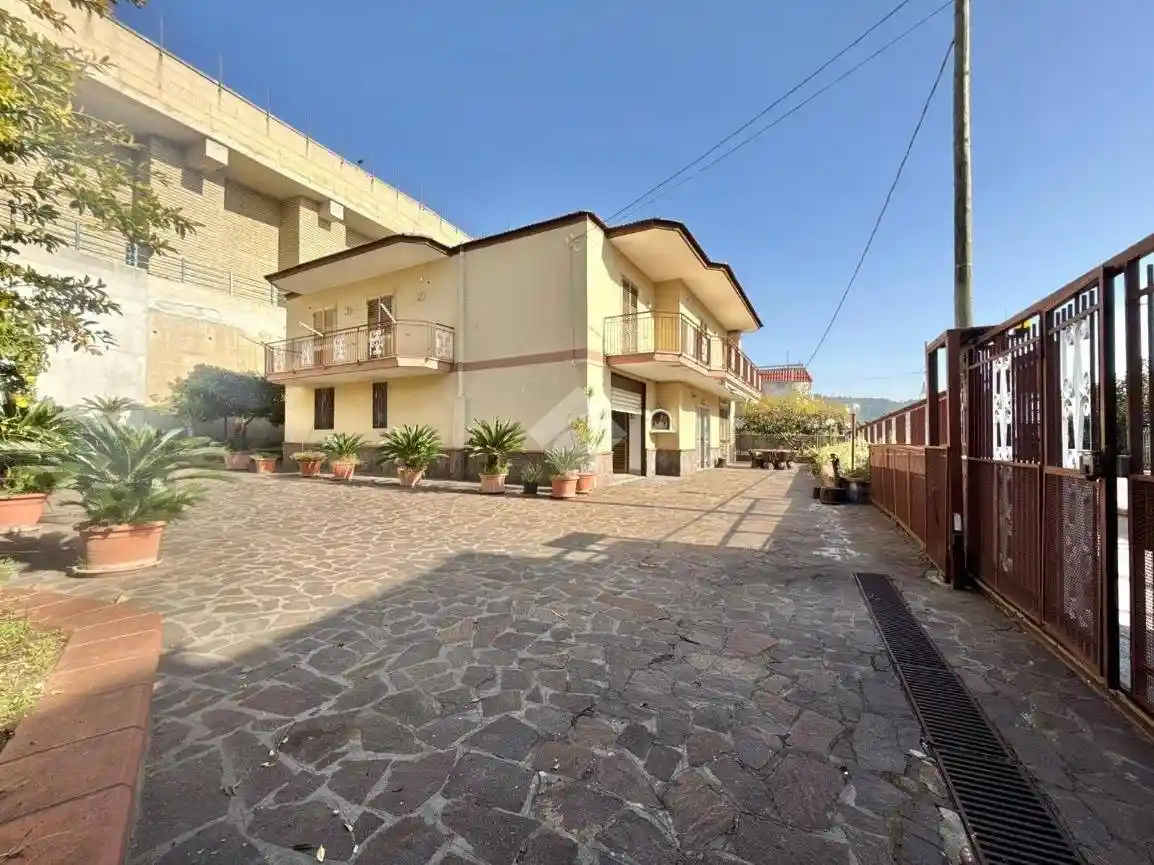Villa unifamiliare via via Agnano Agli Astroni, Fuorigrotta, Napoli - foto 2