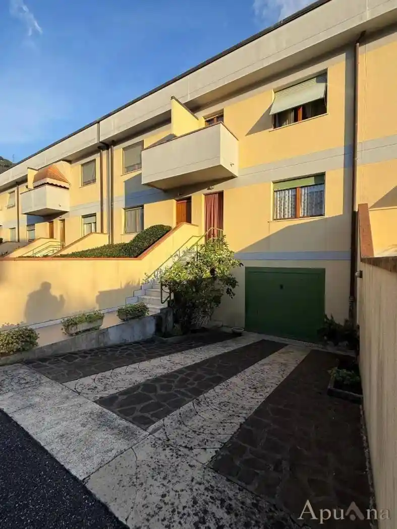 Villetta a schiera in vendita a Massa